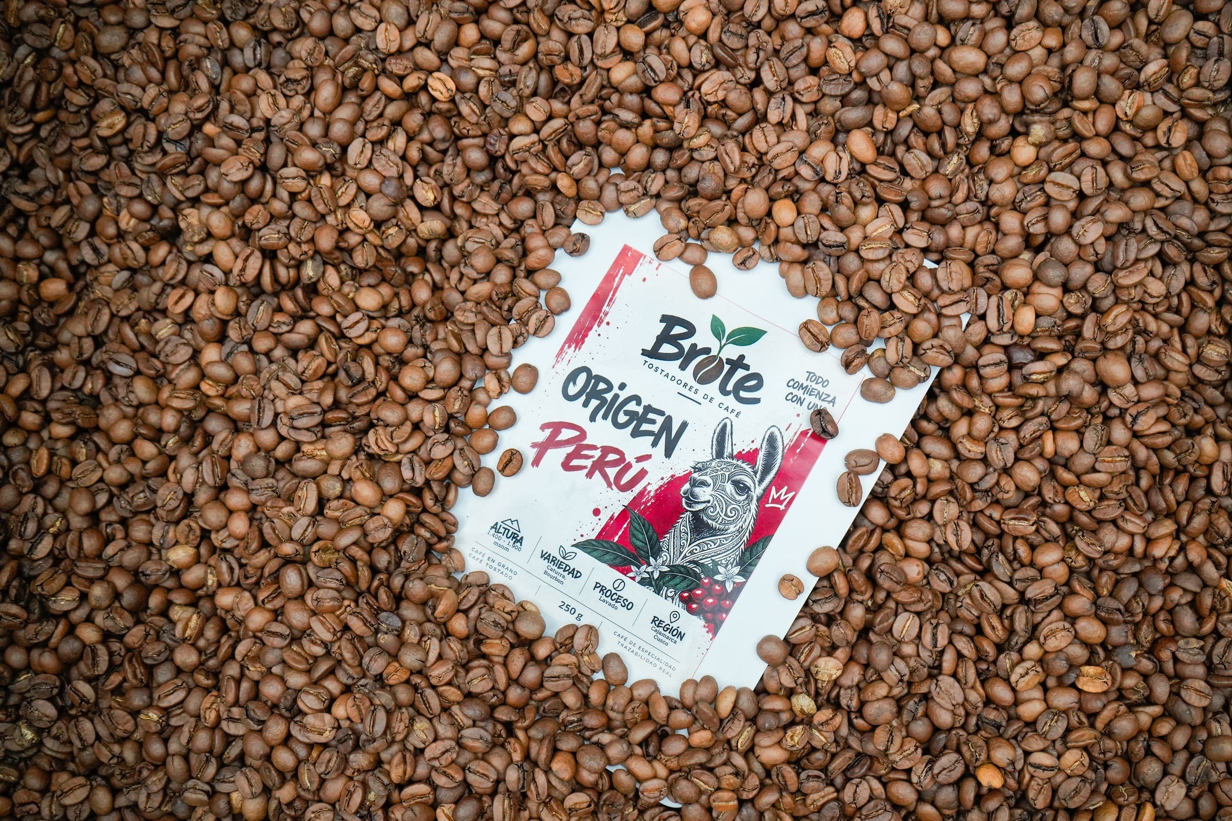Bolsa de Origen Perú sobre granos de café